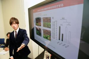 Jun Nagai explains the latest research development Copyright : Waseda University