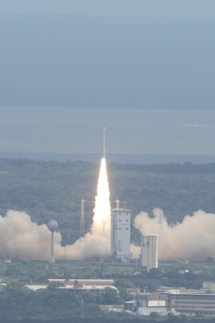 Vega VV04 liftoff with IXV spaceplane