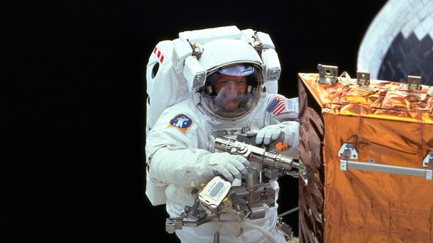 Claude Nicollier Repairing Hubble