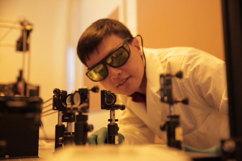 Tiny high-performance solar cells turn power generation sideways
