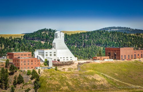 UW helps create the largest neutrino detectors in the world