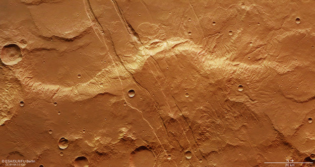 Fracture swarms on Mars 2 Sirenum Fossae fractures large