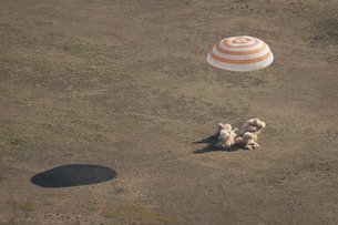 Soyuz capsule landing medium