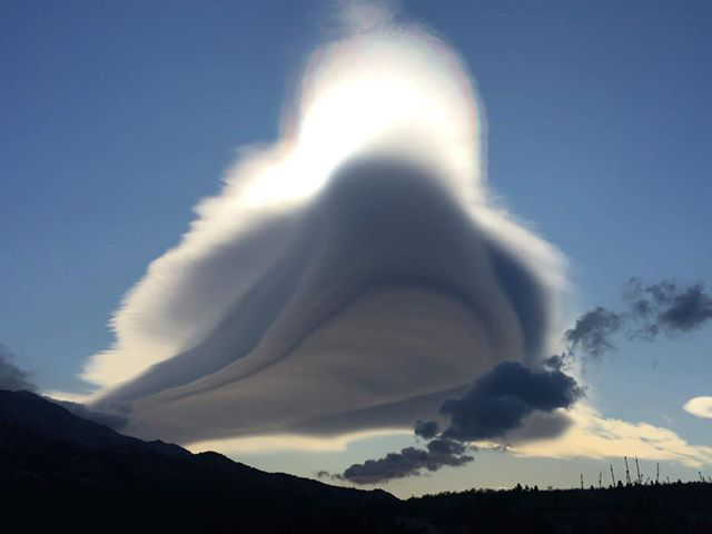 Lenticular clouds