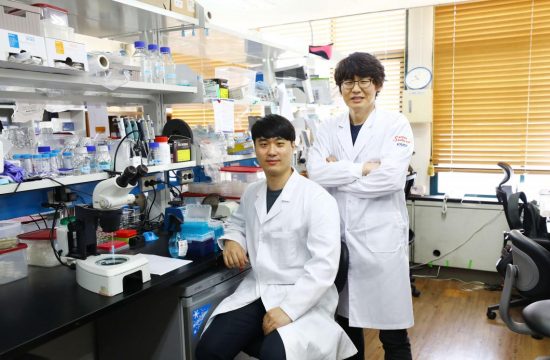 Sangsoon Park left and Professor Seung Jae V. Lee right