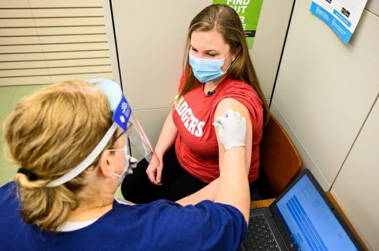 First employees and students receive COVID-19 vaccine at UHS