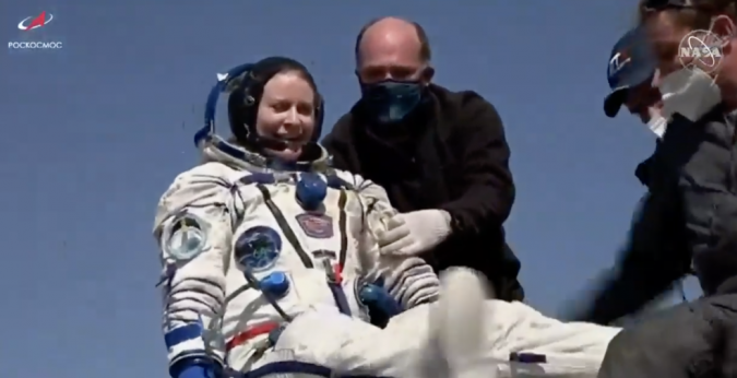 Astronaut Kate Rubins, Crewmates Return Safely to Earth 2 astronut kate rubina