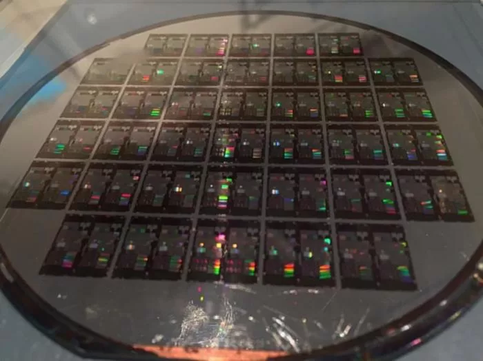 IEEE study achieves efficient integration of quantum dot lasers on silicon chiplets