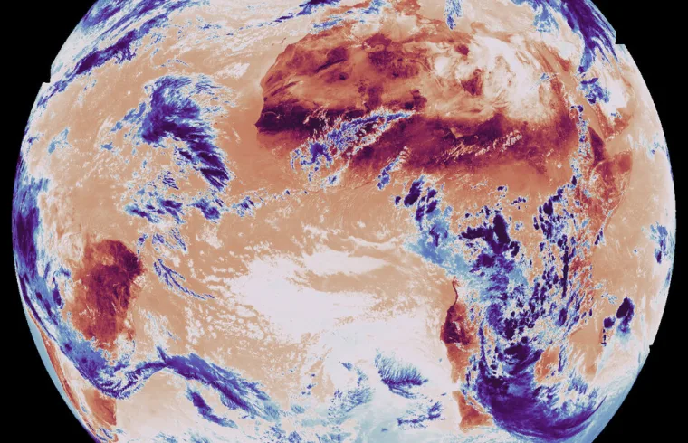 Global surface and cloud top temperatures by MTG Sounder article 1