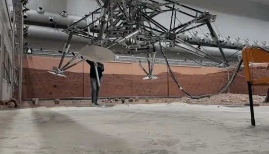 Legs made for a Mars landing 3 Slow motion drop for ExoMars landing platform pillars